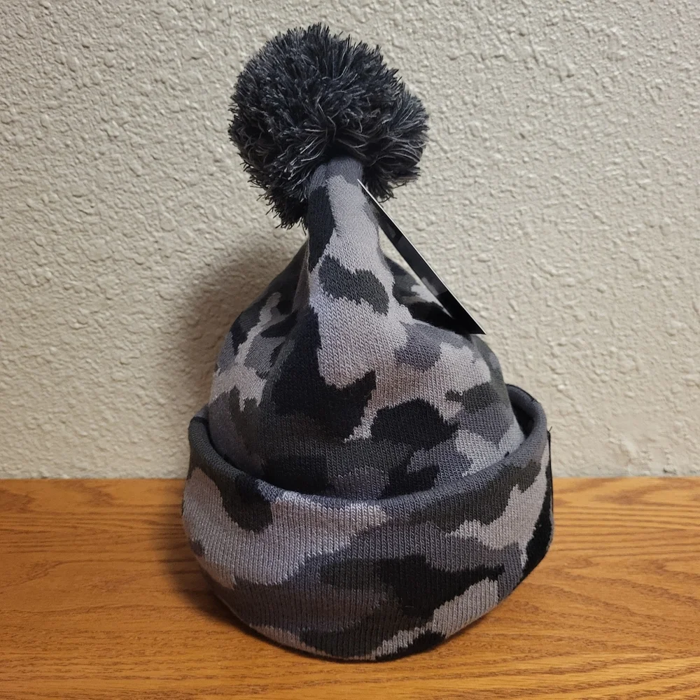 NWT NBA Gray & Black Camo Knit Pom Pom Beanie